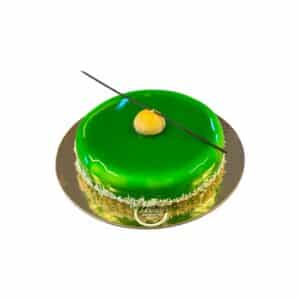 Base di crumble classico, una gelè di Mango, papaya e yuzu e un croccante di cocco, La camicia della torta è fatta con panna al Cioccolato bianco, il tutto glassato con glassa verde neutra.