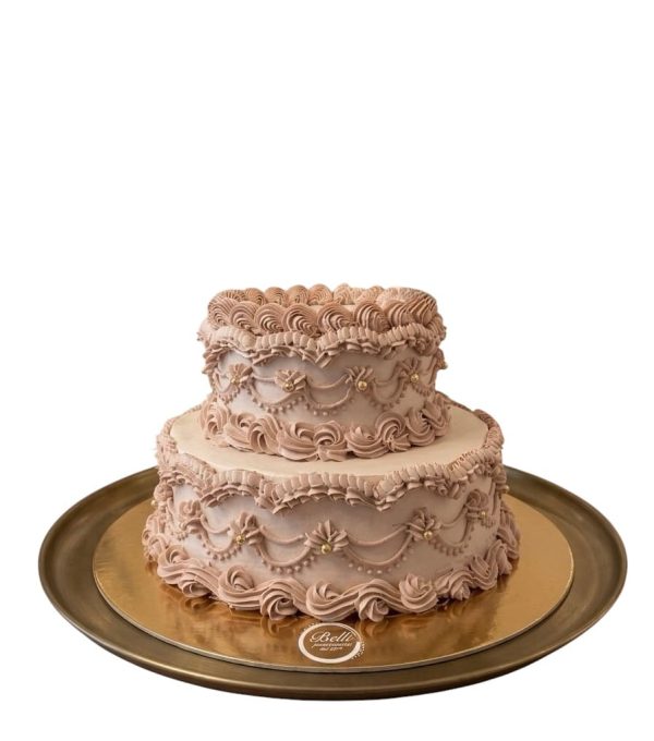 Lambeth cake di Pasticceria Belli: crema chantilly ed esternamente decorata con perline e crema al burro meringata.